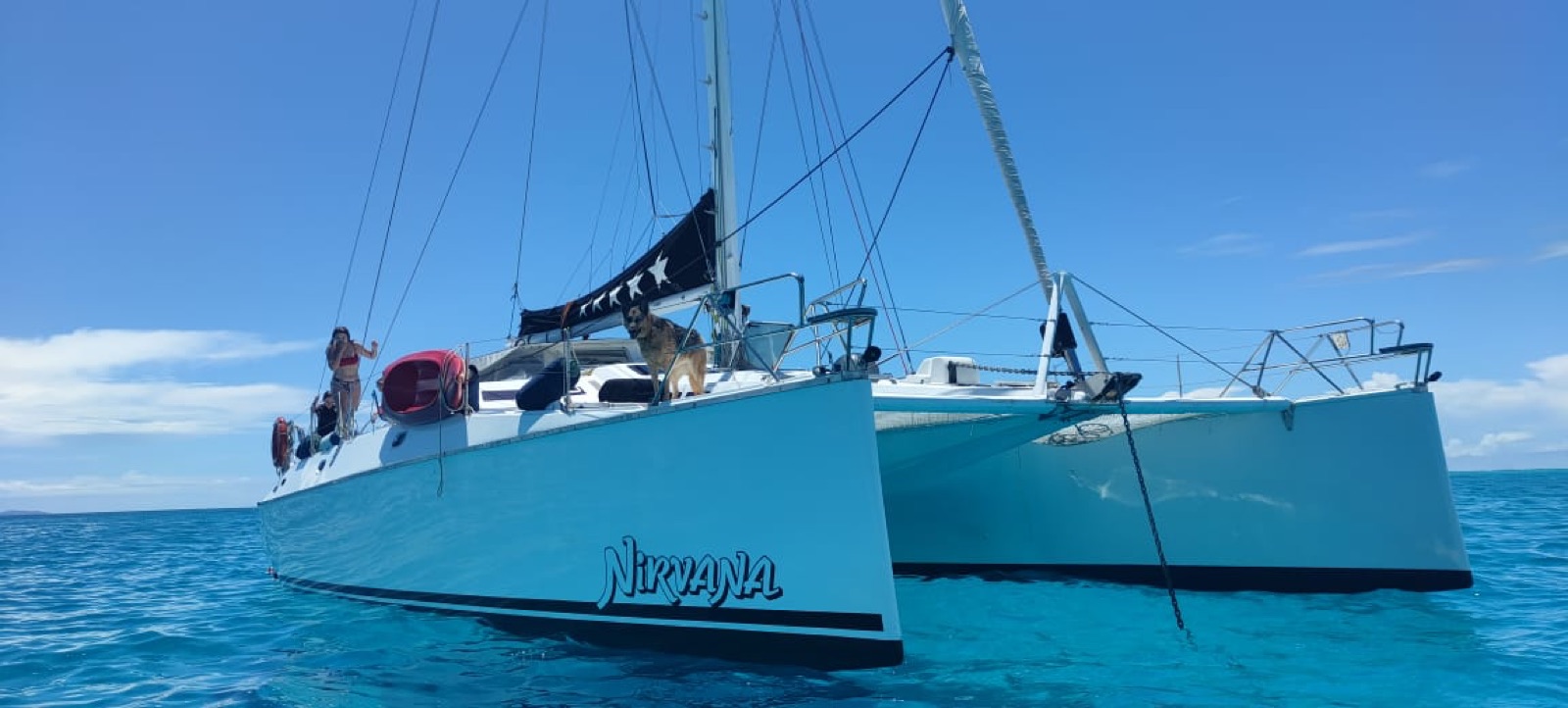 Le catamaran à voile Nirvana sur le lagon de Nouvelle-Calédonie